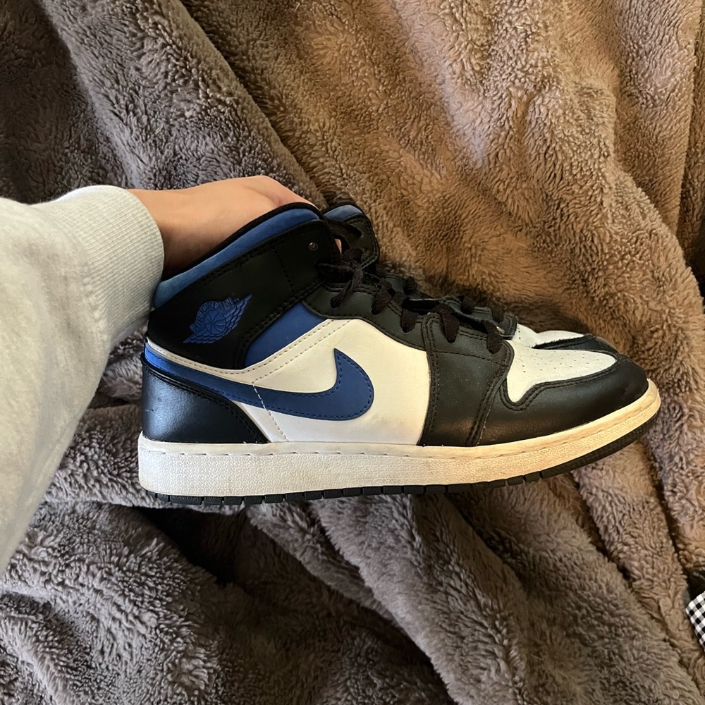 Nike air Jordan’s. Kids size 7